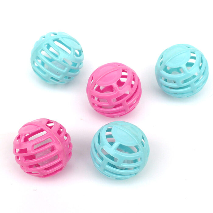 Versatile ball toy suitable for babies and cats