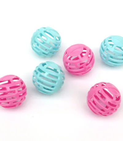 Ball toy suitable for babies and cats