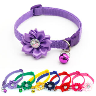 Adjustable flower collar for pets