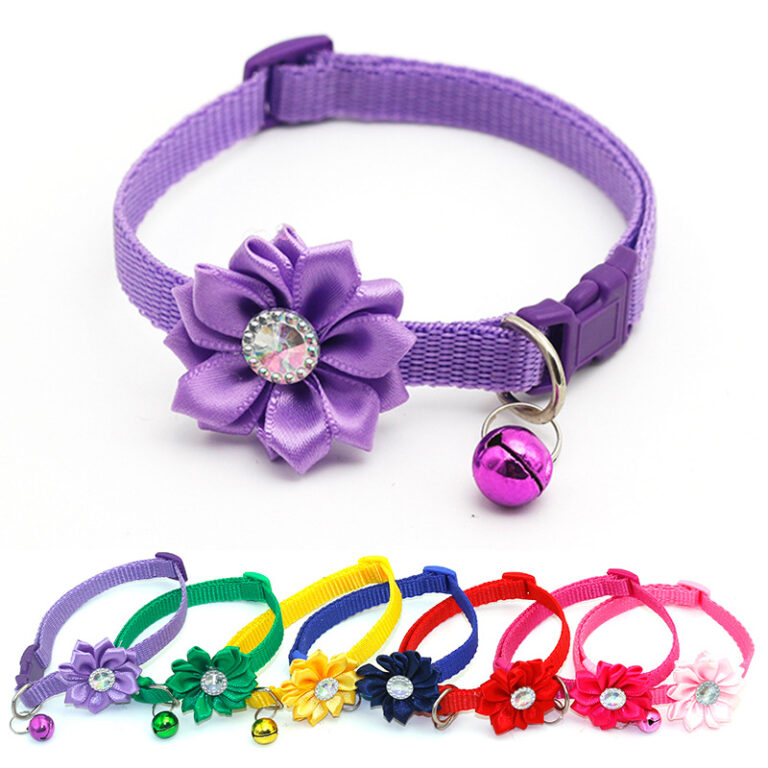 Adjustable flower collar for pets